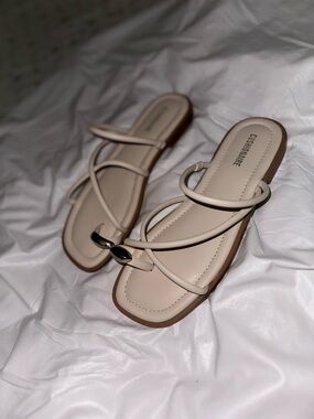 Cushionaire Women's Cream Strappy Slide Sandals